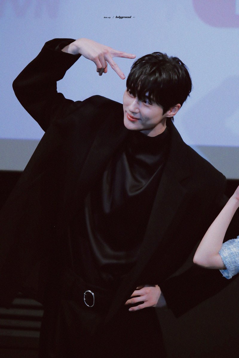 Holyground__'s tweet photo. 선재 업고 튀어 최종화 단체 관람 무대인사
#변우석
https://t.co/JKa0uKZgY2 https://t.co/8dkvYqvw5g