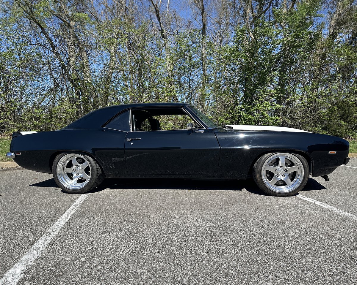 Rev up your nostalgia with this custom 1969 @Chevrolet #Camaro RS/SS that sold for $123,200 at the 2024 #PalmBeach Auction. Under the hood is an #LS7 427/600hp GM engine, matched with a 5-speed manual transmission for an exhilarating ride.

Learn more: bit.ly/PB24TW-1969Che…