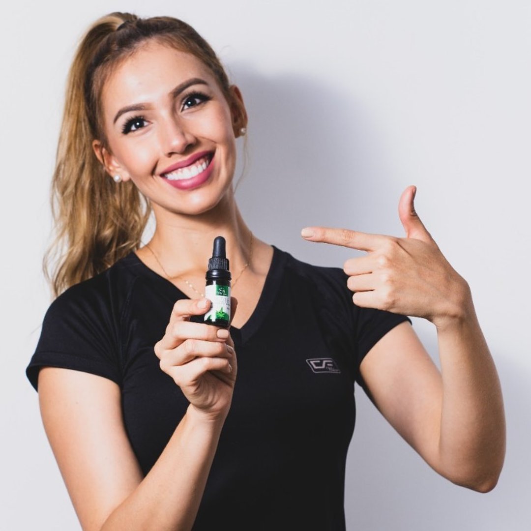 knnabistore's tweet photo. 🍃 Eleva tu bienestar con nuestro aceite de CBD. 

¡Una gota de salud cada día! 🌿💧

#CBDColombia #CBDCali #CBDBogota #SaludNatural #CBDMedellin #CBDBarranquilla https://t.co/13suvAb4qo