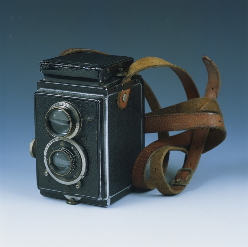 ArtsetMetiers's tweet photo. #Collections 📷
Qu'ils soient pliants, compacts à télémètre, bi-objectifs ou à soufflet, le #musée abrite une fabuleuse collection d'#appareil #photo 🤩
👉 À retrouver dans la collection Communication !
#communication #artsetmetiers #sciences #techniques #photographe #selfie https://t.co/J3huVFMOCW