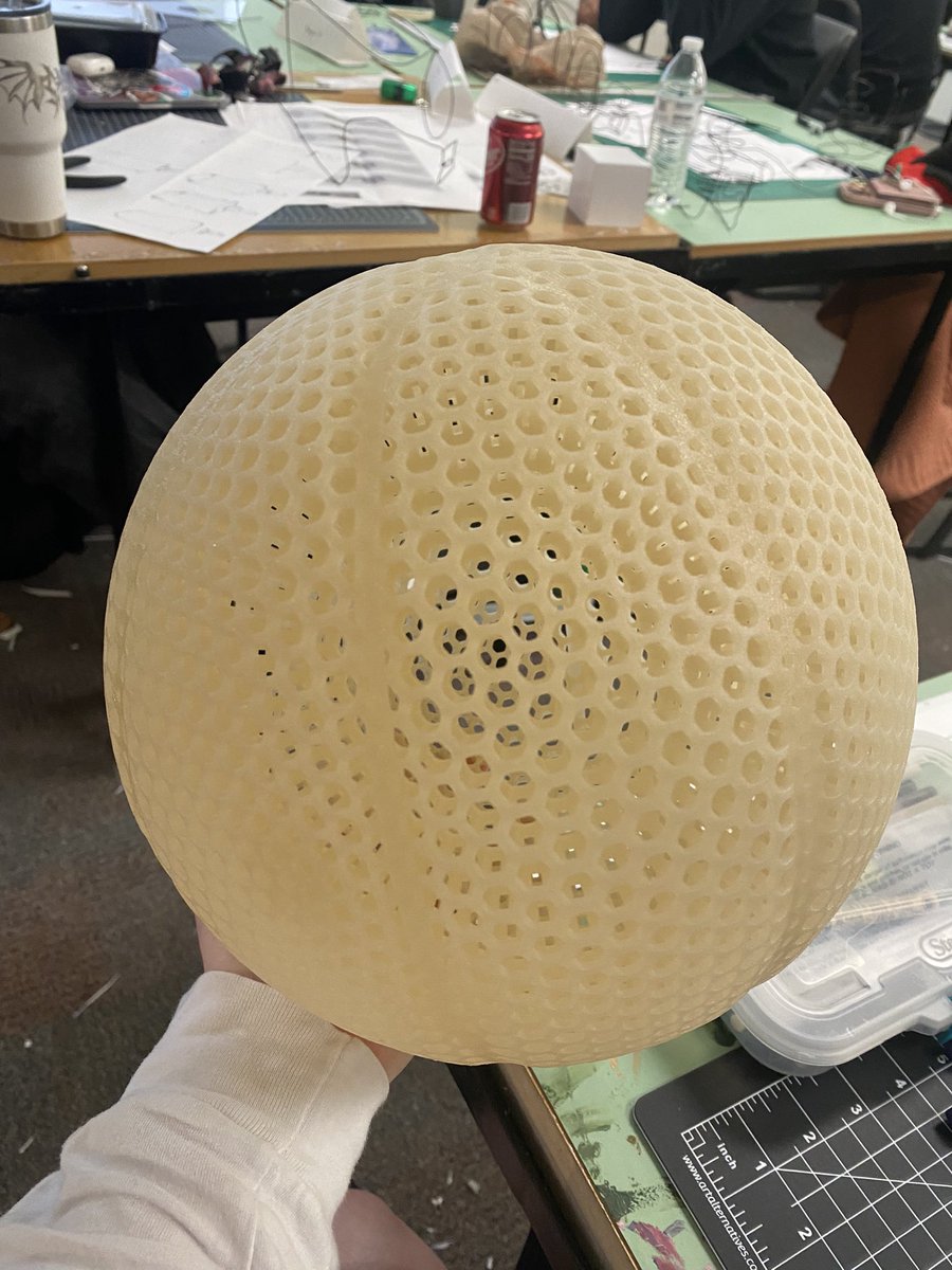FIVENlGHTS's tweet photo. casually met the guy who made the first 3d printed basketball https://t.co/1CVfbzQ7Gd