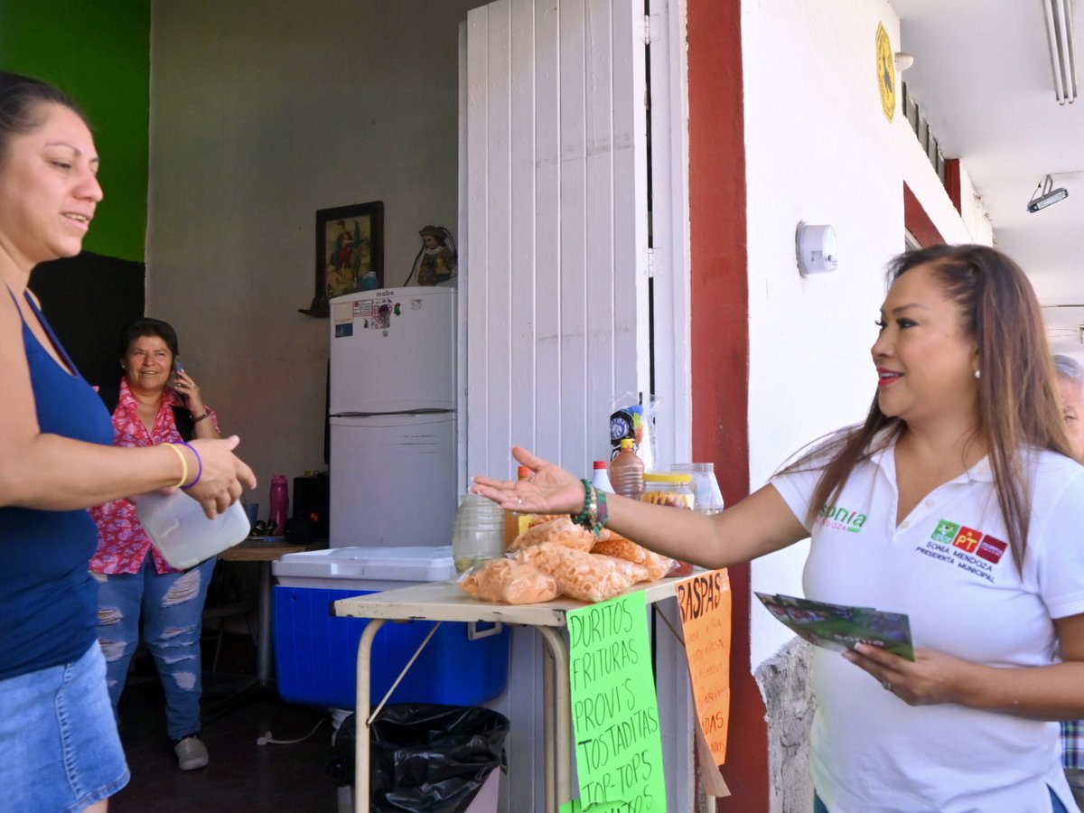 SoniaMendozaSLP's tweet photo. El Mercado Camilo Arriaga se pintó de Verde. 💚🌱
Con tu voto inundaremos la Capital de #ApoyoTotal. Nunca más serán abandonados y tendrán a la #PresidentaConValor que se merecen.
Este 2 de junio, dale 5 al Verde.
🤚🟢 https://t.co/4jtfi4w3Ox