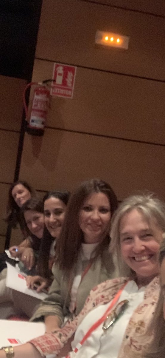 NuriaDeArgila's tweet photo. Premio a la mejor comunicación oral iniciativa del eje infraestructuras, entornos y espacios con el proyecto “HUMANIZANDO EL ENTORNO PARA CUIDAR EL DESCANSO” en la #IIJornadaDeHumanizacion para ➡️el Hospital Universitario Niño Jesús 👏🏽👏🏽👏🏽 @PilarHerrerosL 

Enhorabuena equipo 🍾! https://t.co/Qf9jNeXjeb