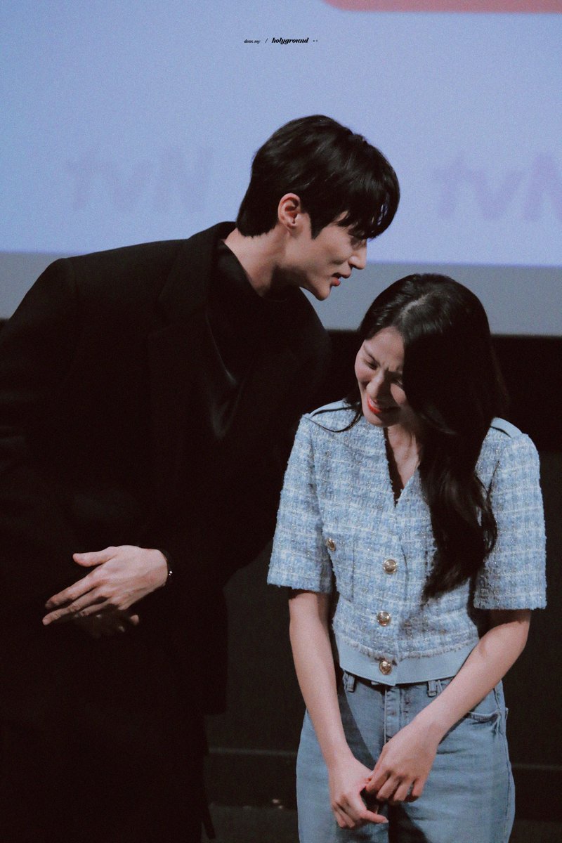 Holyground__'s tweet photo. 선재 업고 튀어 최종화 단체 관람 무대인사
#변우석 #김혜윤
https://t.co/JKa0uKZgY2 https://t.co/SSTmPfce2f