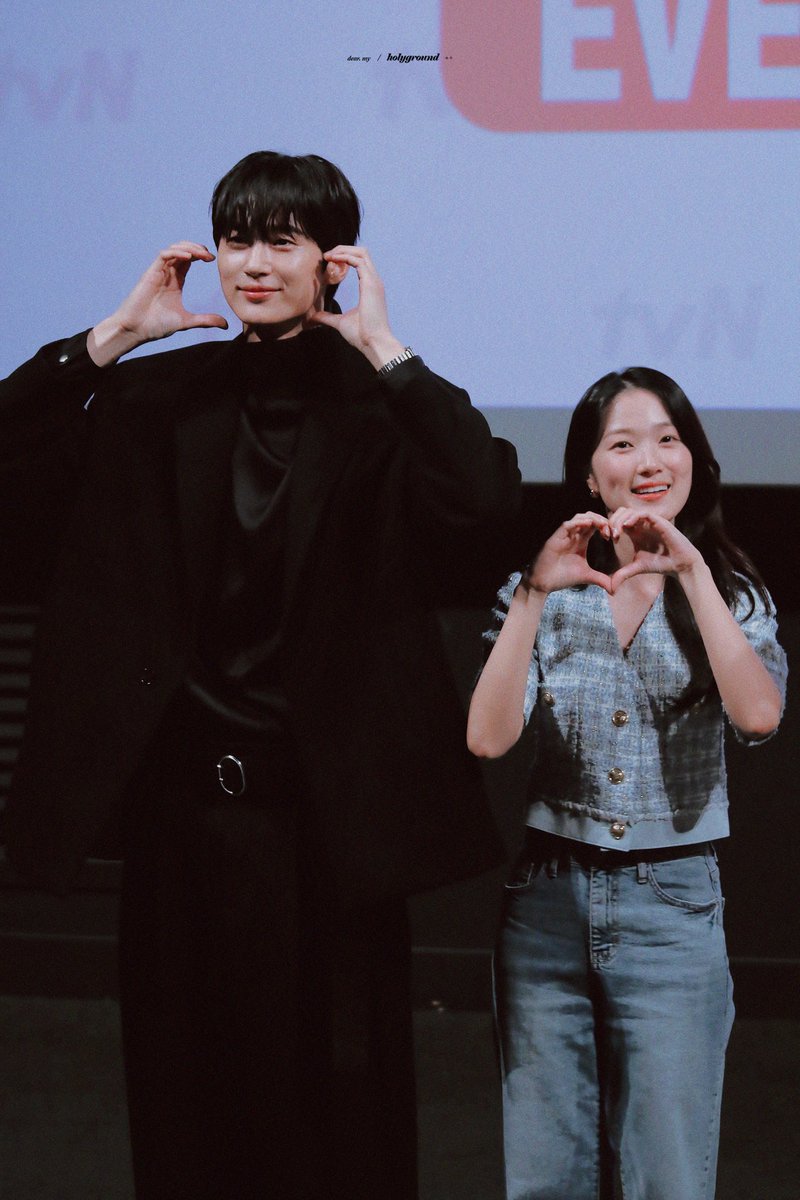 선재 업고 튀어 최종화 단체 관람 무대인사
#변우석 #김혜윤
holyground.tistory.com/296