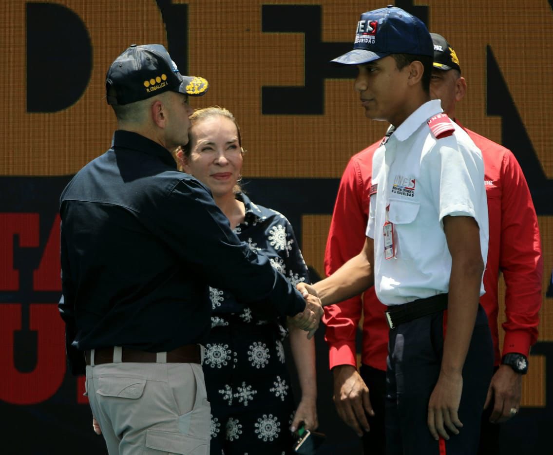 #28MAY || Los Cuerpos de Seguridad realizamos una gran jornada nacional de recolección de firmas, reafirmando el clamor del pueblo venezolano exigiendo al gobierno de los EEUU, el levantamiento de las medidas coercitivas unilaterales y el bloqueo económico.

#PorLaPazDerogaYa