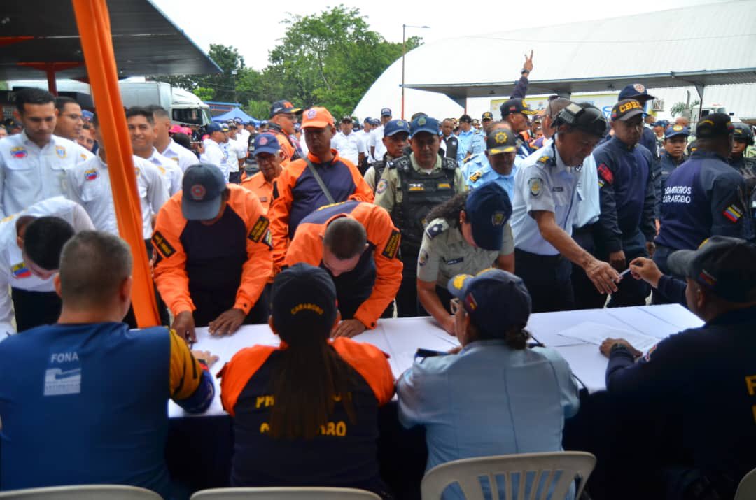 CeballosIchaso1's tweet photo. #28MAY || Los Cuerpos de Seguridad realizamos una gran jornada nacional de recolección de firmas, reafirmando el clamor del pueblo venezolano exigiendo al gobierno de los EEUU, el levantamiento de las medidas coercitivas unilaterales y el bloqueo económico.

#PorLaPazDerogaYa https://t.co/x5MC3ut7Tj