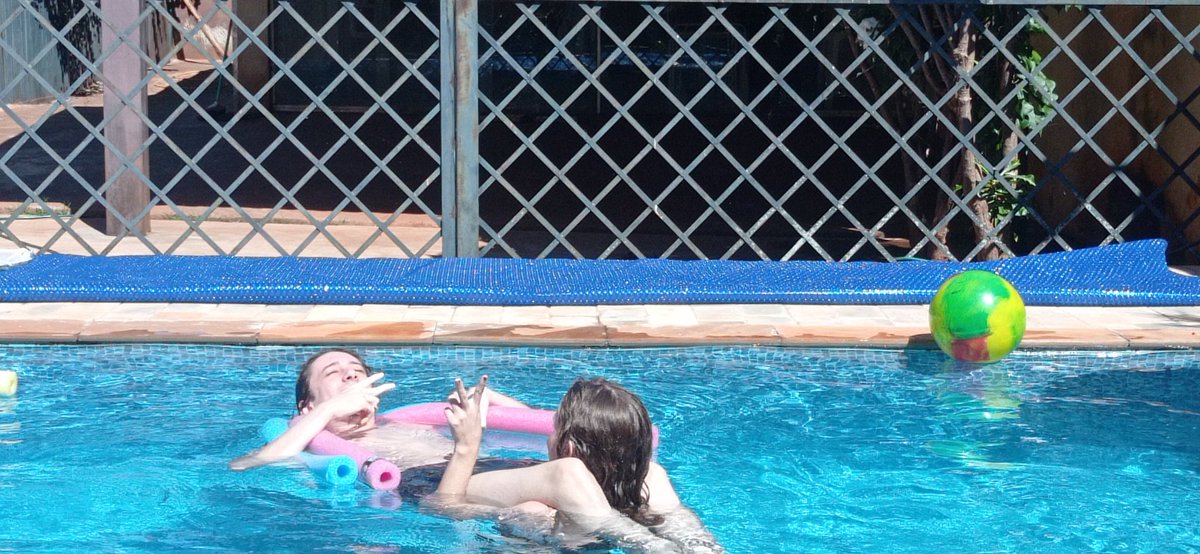 gragopai's tweet photo. Olha o @Gragolandia na piscina com a ratona, esse gragao é folgado kkk https://t.co/fgLA69YhJ8
