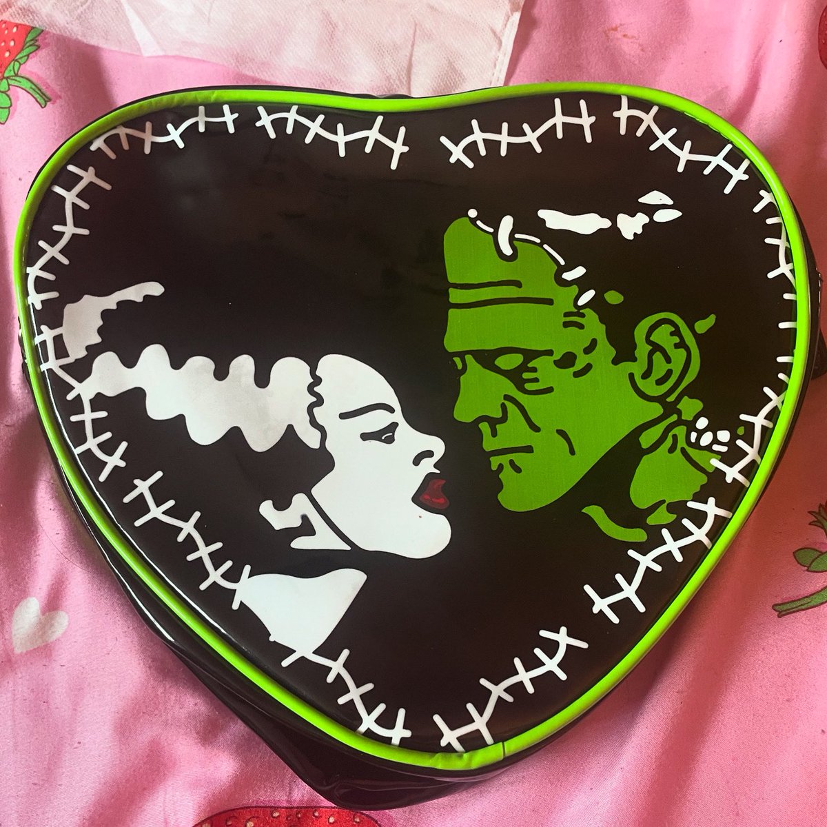 Powderpuff_Room's tweet image. Frankenstein’s Monster and his Bride look perfect together on my new @RockRebelShop shoulder bag! 🧟‍♂️ 💚

#blogger #fblogger #psblogger #altblogger #altfashion #alternative #altbag #frankenstein #frankensteinsmonster #frankiensteinsbride #frankensteinfans #rockrebel #northampton