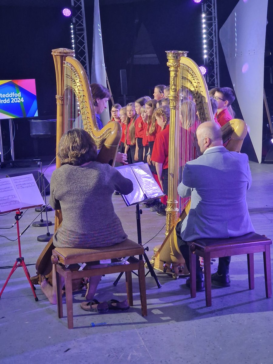YsgLlanllechid's tweet photo. Dyma ni yn #Meifod #eisteddfodyrurdd
@CyngorGwynedd https://t.co/dkTv8OoirI