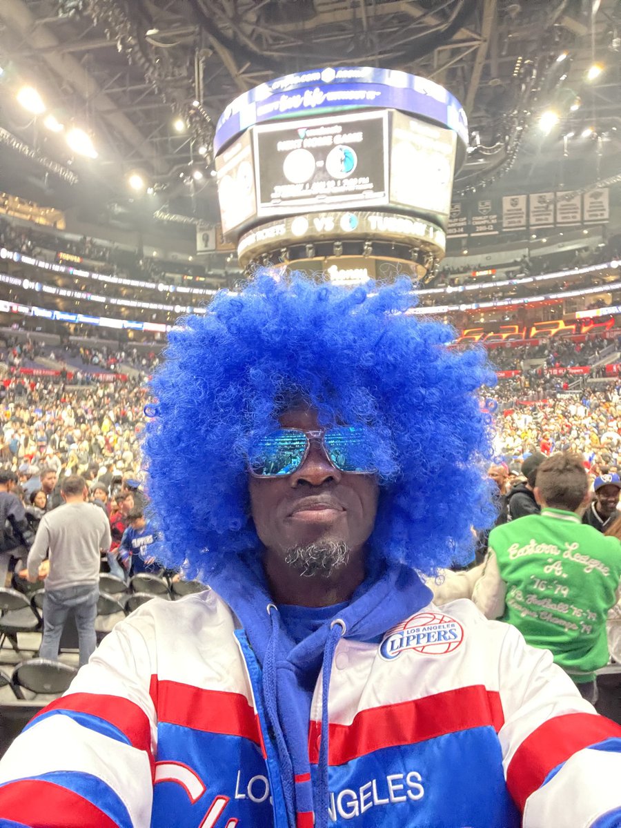 #billwalton I had a great time with Bill he  thought Clippers soul  was so funny 🐐 it was so cool being around him at events #Legend #nba #RIPLegend #espn #clippers #clippersnation #SanDiegoClippers #tnt @BallySports <a href="/espn/">ESPN</a> @pastorcurtisdays #Alltimegreat