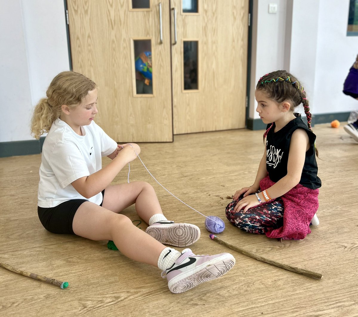 When one Child was struggling to make her nature wand at Activity Camp today at <a href="/WHPrimary/">WHPrimary</a> &amp; another Child saw @ offered to help straight away 🥲
Well done girls 👌🏾

#maximsportscoaching #sudburysuffolkuk #greatcornard  #baberghmidsuffolk #wellshallprimaryschool