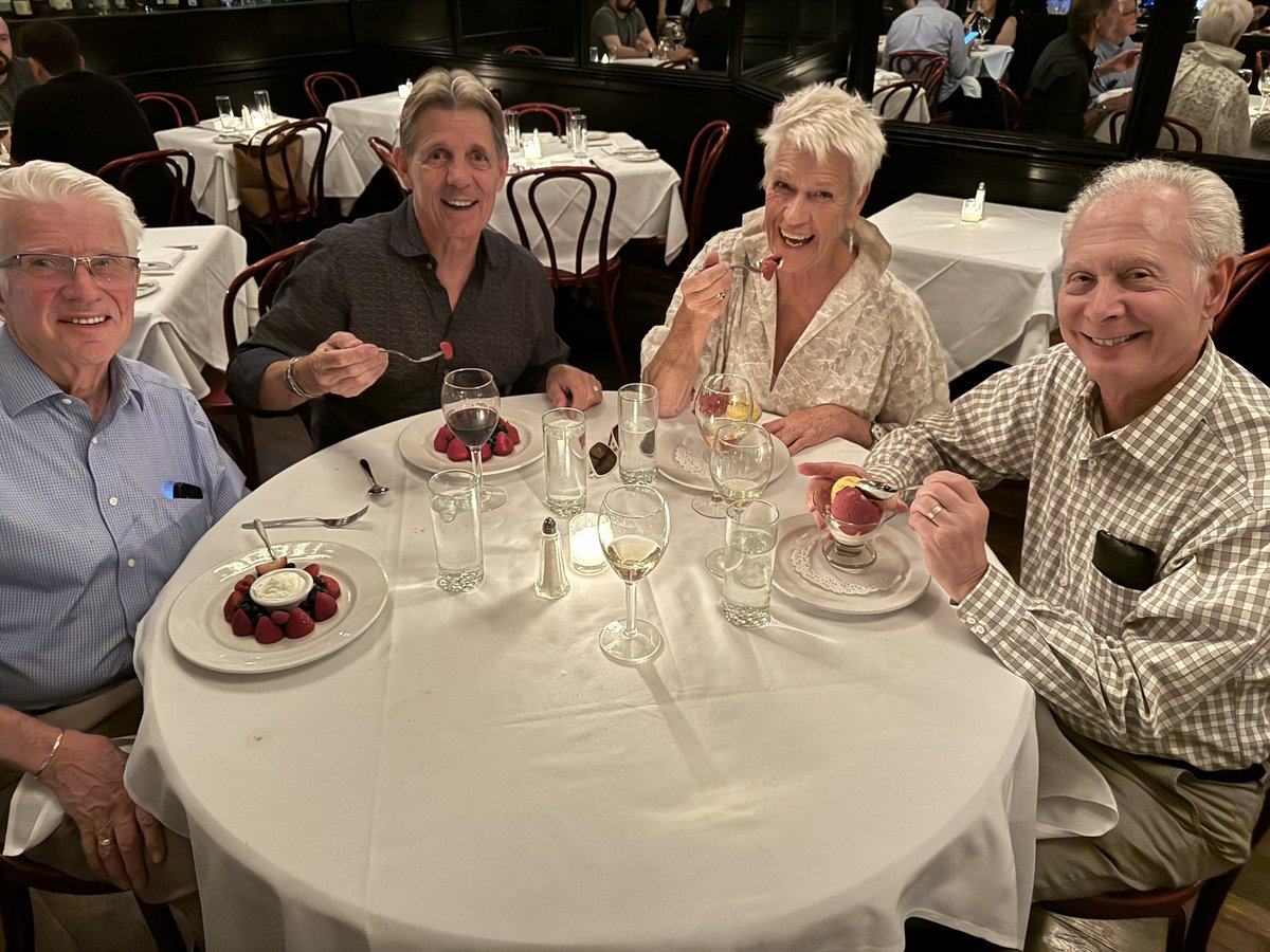 Key West luminaries in the house! We LOVED having some of our favorite arts & artist friends from #KeyWest @ @mannysbistrony recently — what wonderful conversations we always have when Rosi, @stephenkitsakos , Jeff & John are @ the table. @tskw Represent! 💚✨ #mannysbistro #nyc