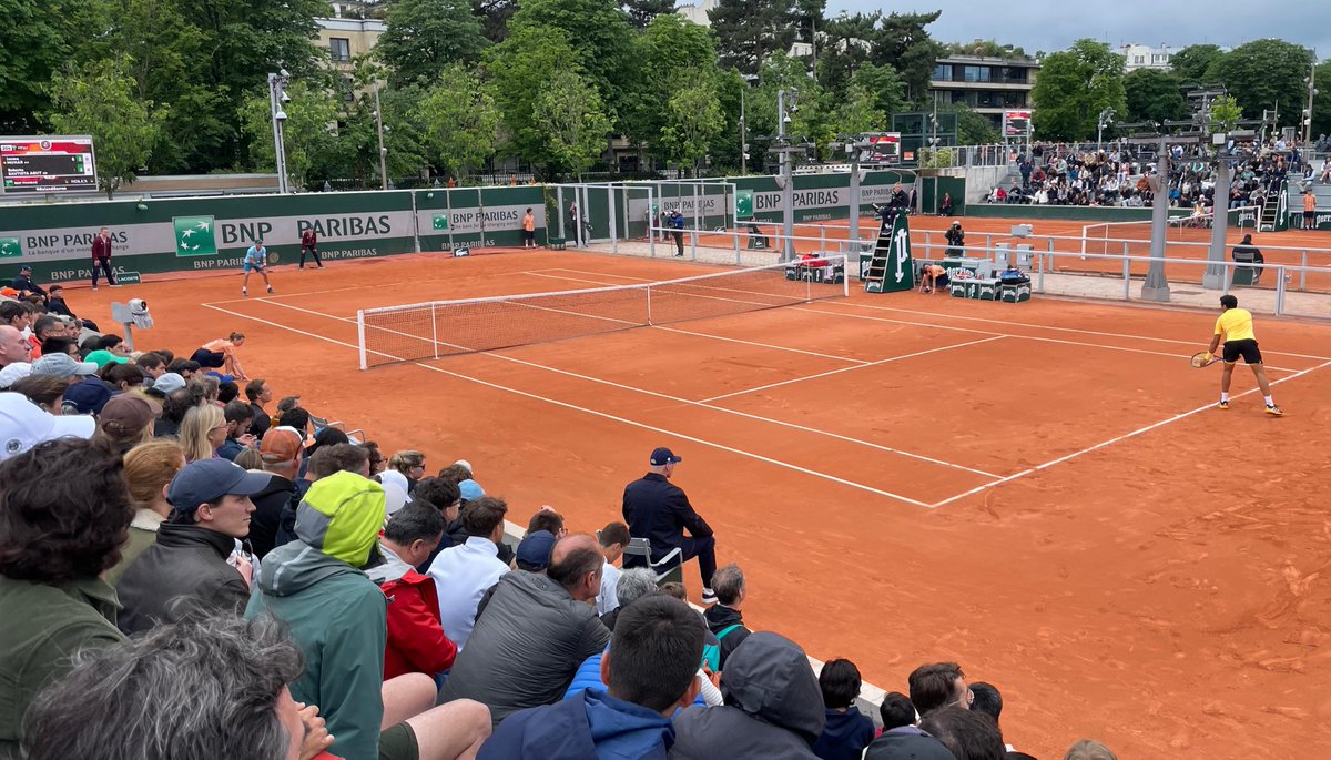 🎾 Jornada de los españoles en 🏆 #RolandGarros ✅ A. Davidovich al monegasco Vicherot por 4-6, 6-2, 6-2 y 7-6 ✅ Jaume Munar a Roberto Bautista por 6-1, 4-6, 6-4 y 6-1 ❌ Pablo Carreño ante el argentino Navone 7-5, 1-6, 3-6 y 0-6 📍 @PedroFullanaSER