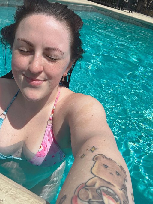 It is bright as fuck out here but I&rsquo;m loving all this time i have spent offline and outdoors to celebrate<a href="/tag/mentalhealthawareness"class="tags"><span>#mentalhealthawareness</span></a><a href="/tag/bipolar"class="tags"><span>#bipolar</span></a><a href="/tag/clown"class="tags"><span>#clown</span></a><a href="/tag/mentalhealth"class="tags"><span>#mentalhealth</span></a>