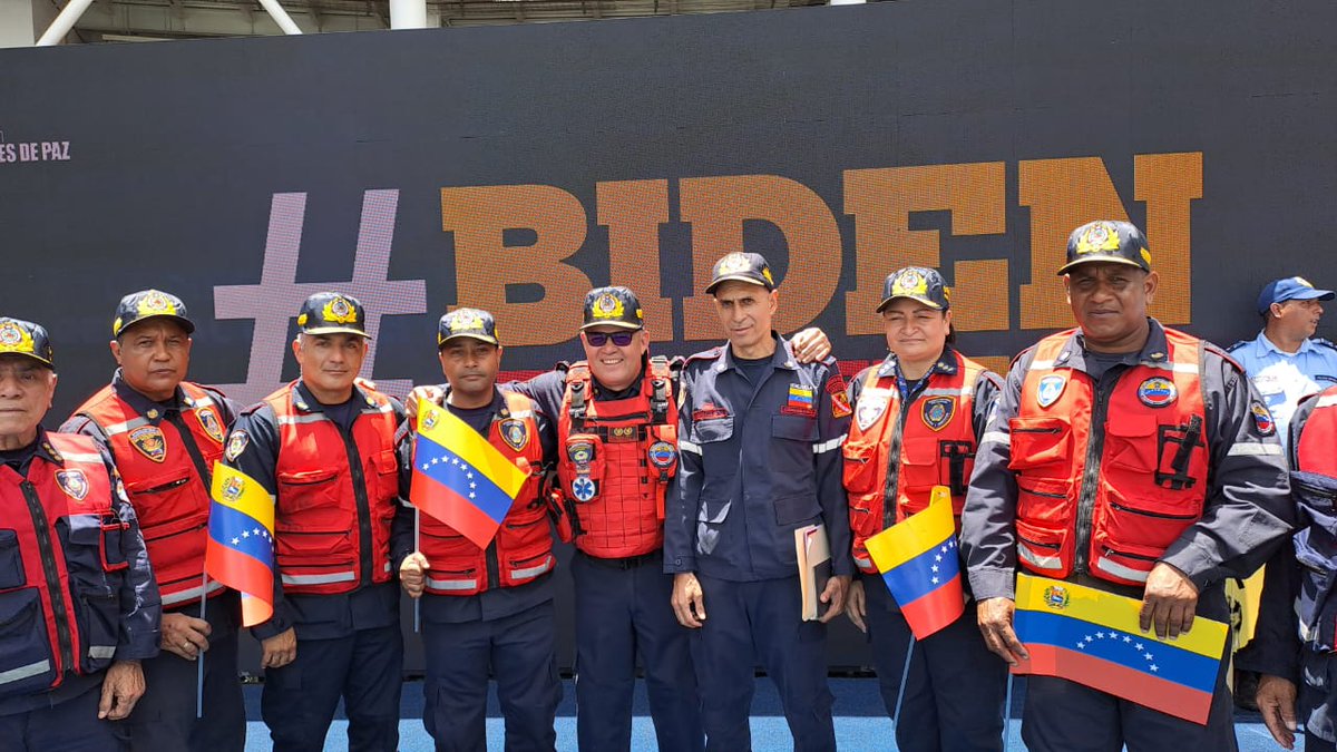 #28May Siguiendo instrucciones del A/J <a href="/CeballosEnLinea/">Remigio Ceballos Ichaso.</a>, bajo lineamientos del M/G <a href="/cperezampueda/">cperezampueda</a> y en compañía del M/G  <a href="/fabiozavarsep/">Fabio Enrique Zavarse Pabón</a>. El Primer General <a href="/CarlosR58566170/">Carlos Rodriguez</a> en compañía de todos los Bomberos de nuestra patria, se encuentra apoyando la recolección de firmas