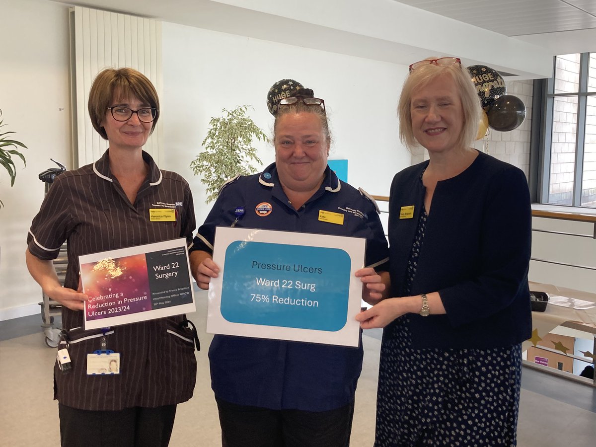 Flying the flag for team surgery at todays celebration event <a href="/nhsuhcw/">UHCW NHS Trust</a> celebrating individual ward and group reductions in pressure ulcers and falls 🎉🎉🎉 <a href="/BrigstockTracey/">Tracey Brigstock</a> <a href="/EmmaFishuhcwADN/">Emma Fish</a>