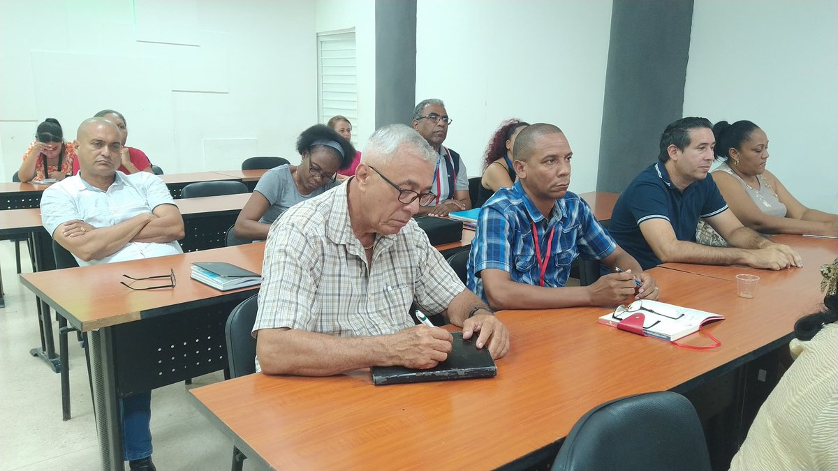 En presencia de <a href="/EdMartDiaz/">Eduardo Martínez Díaz</a> ministro del <a href="/citmacuba/">Ministerio de Ciencia, Tecnología y Medio Ambiente</a> sesionó en la mañana de hoy el Consejo Técnico Asesor del organismo, con la participación de expertos de diferentes organismos.

#ComercioDelPueblo #RendiciónDeCuentaMINCIN