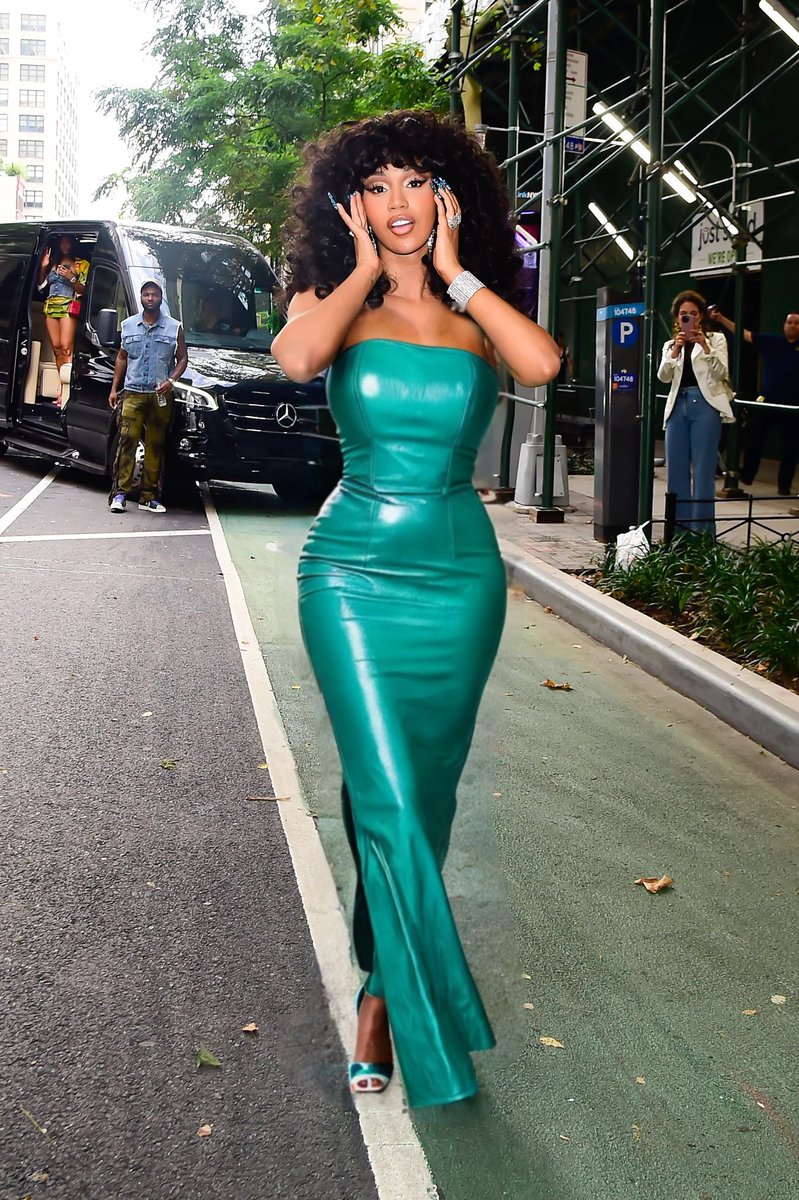 I love me some Cardi ❤💯No one can make me hate u babe❤💯
