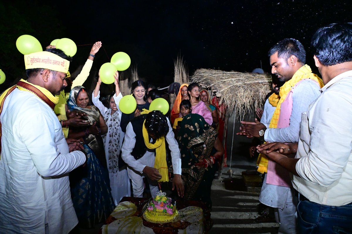 घोसी लोकसभा के ग्राम कमालपुर कलौरा में श्री सचिन राजभर जी के एनिवर्सरी कार्यक्रम में पहुंचकर उज्जवल भविष्य की शुभकामनाएं दी।