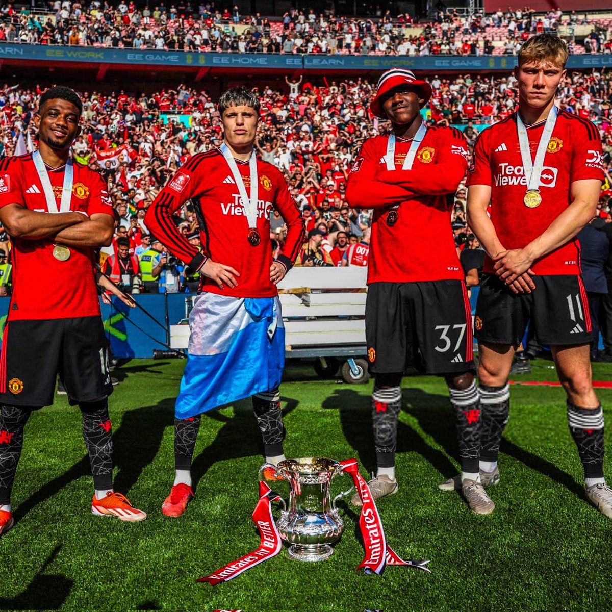 If you really think about it, FA cup is the best trophy in the world. 

700 plus teams can complete.
Oldest football competition.
Add more
#mufc
#FACUPWINNERS