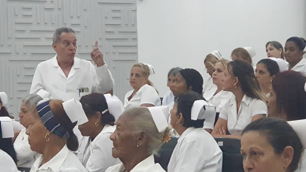 pavel_noa's tweet photo. Gran jornada en la Plenaria de Enfermería del Hospital General Universitario Dr. Gustavo Aldereguía Lima. Se reconoció a las nuevas generaciones y a los dedicados profesionales por su entrega. Temas medulares fueron discutidos para fortalecer este importante gremio.
#Cienfuegos https://t.co/YyZEYwPV4k