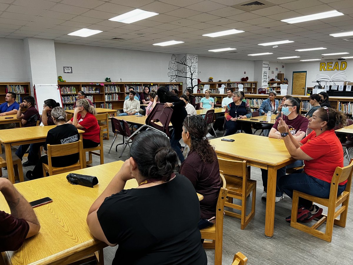 Guzman Elementary enjoyed a delicious End-of-the Year Luncheon for their hard work and dedication; and also included our annual Years of Service ceremony honoring staff for completing 5, 10, 15, and 20 years of service with Donna ISD.
