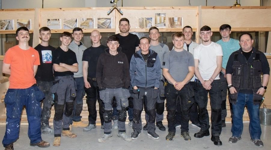 Very enthusiastic 🤩 new group of Carpentry and Joinery #apprentices ready to start their Phase 2 here in Tallaght Training Centre 🪚🪜👌
#GenerationApprenticeship 
@SOLASFET @apprenticesIrl @ThisisFet @ddletb 
￼
￼