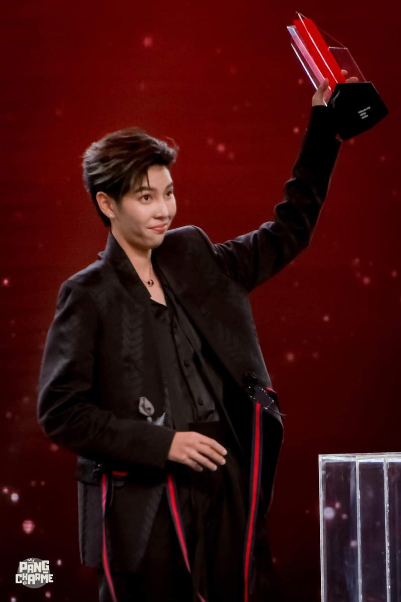 bone_duangjan's tweet photo. ความรักถ้ามันได้เกิดขึ้นแล้ว  ไม่ว่าในรูปแบบใด มันสวยงามเสมอ...รักเธอมากนะเจ้าปาย💚💚
#คมชัดลึกอวอร์ด20xป๊ายปายโอริโอ้
#ป๊ายปายโอริโอ้ #นุ๊กปาย 
#คมชัดลึกอวอร์ด20
#20thKomchadluekAwards https://t.co/uh7PD75Kh1