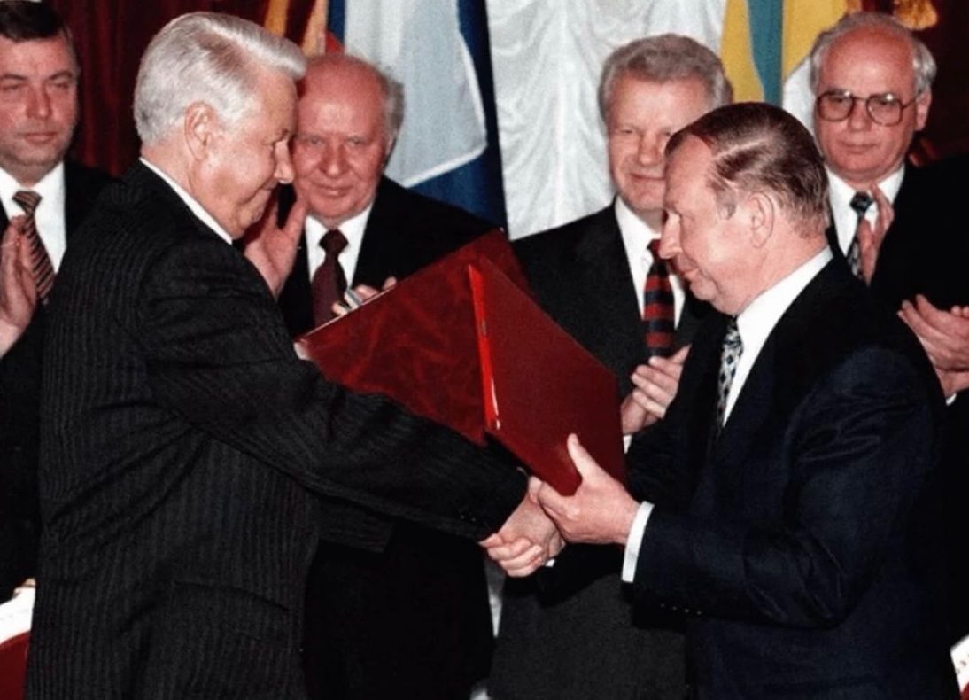In 1996 Ukraine handed over nuclear weapons to Russia 'in exchange for a guarantee never to be threatened or invaded'