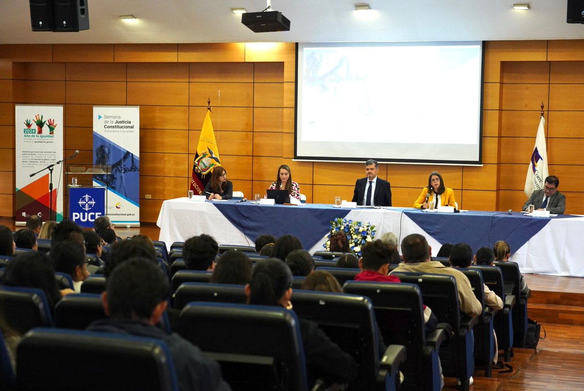DefPublicaEC's tweet photo. 🔴 #SemanaDeLaJusticiaCC 

El Defensor Público General, @AngelTorresDPG, participó en el conversatorio "Sentencias Relevantes de la Corte Constitucional sobre Igualdad y No Discriminación".

Del 27 al 31 de mayo, se celebrarán charlas y conferencias organizadas por la @CorteConstEcu sobre el #Precedente y la #Igualdad en el ámbito de la justicia constitucional.

Como instituciones aliadas, trabajamos juntas 🤝 para proporcionar una voz a quienes no la tienen y para construir una sociedad más justa e igualitaria.

#JusticiaConPerspectiva
#SemanaDeLaJusticiaConstitucional
#Igualdad2024