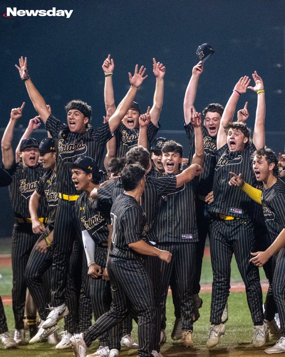 NewsdayHSsports's tweet photo. After losing two straight to St. Dominic, the St. Anthony’s baseball coaches and captains held a two-hour team meeting.

The Friars’ response? Wins in 17 of its next 21 games, and sweeping the NSCHSAA finals.

More: https://t.co/O4xZocQ3f4

📸: Howard Simmons
📝: @bendickson__ https://t.co/W4ICb4S4JX