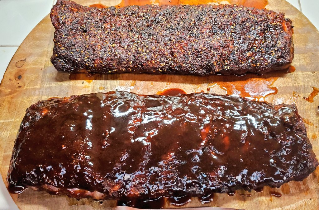 The ribs from yesterday we were fantastic! @FireHatchRubs Korean BBQ up top with honey Bachan's & Oinker Dust with Smokey Mountain from @BluesHogNation. 👊🔥👍