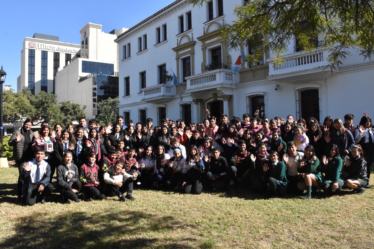 #ProgramaConociendoMiProvincia | ¡Bienvenidos alumnos! 🚍📚

El gobernador @GZamoraSDE recibió la visita de 86 alumnos de los Colegios Secundarios de San Gregorio, departamento #Loreto; Las Delicias, departamento #Pellegrini