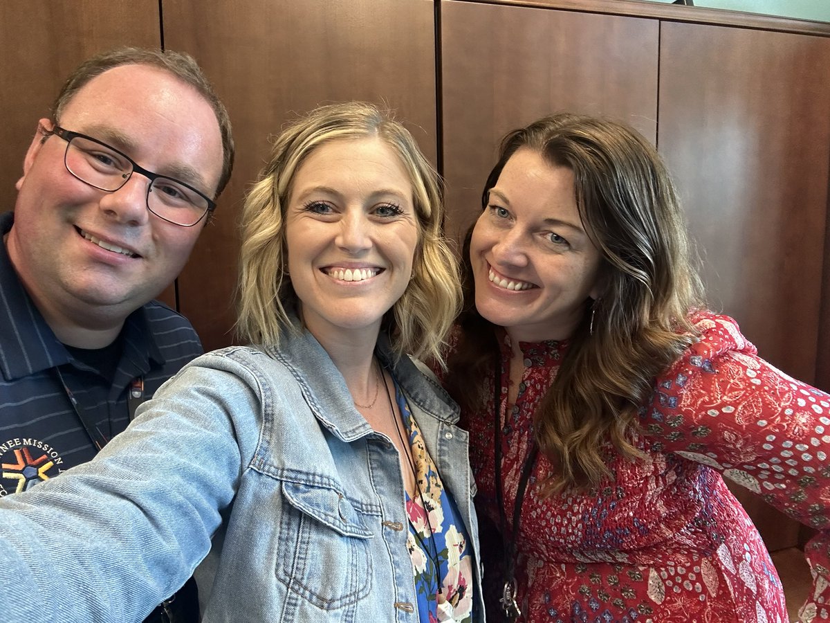 It was our last day leading <a href="/ApacheIS512/">ApacheIS SMSD</a> together! It’s been a great year &amp; I learned so much from you both <a href="/AbbyLeeMorgan/">Abby Morgan, Ed.D</a>  &amp; <a href="/Educator_Power/">Ryan Wilson</a>