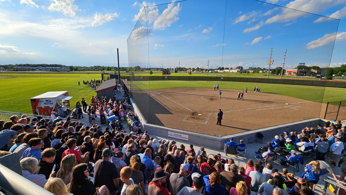 Heckuva crowd on hand with an @IHSAA1 softball regional title on the line! @CarrollSoftball scores 4 straight to tie @hnvikings, 4-4, heading into the bottom of the 6th inning. Highlights coming your way tonight at 11 on @wane15 🥎