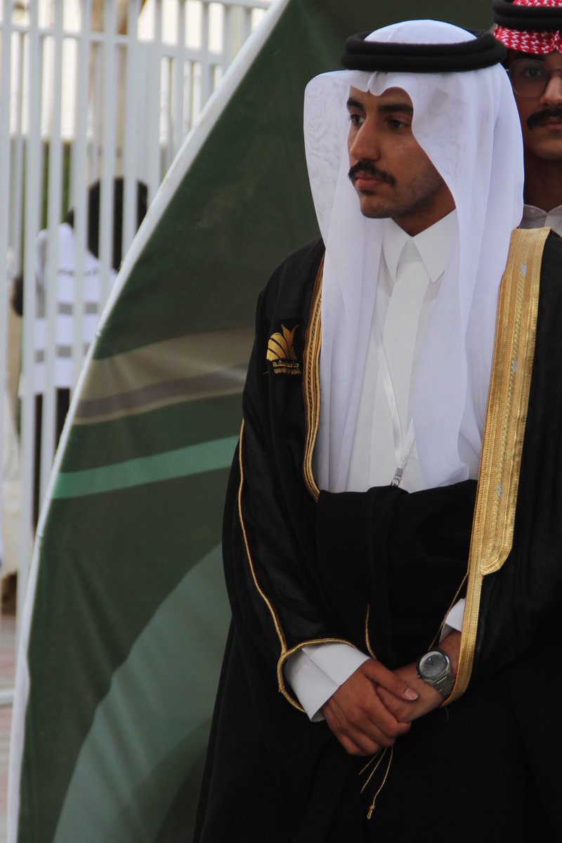 i3o0bd's tweet photo. وماكنت لافعل لولا ان مكنني الله 
تم بحمدالله تخرجي من "كلية الطب والجراحة " بتقدير ممتاز مع مرتبة الشرف فاشكر الله عز وجل ثم والديّ وعائلتي واصدقائي الداعمين لي طوال مشواري الدراسي 
﴿وَآخِرُ دَعْوَاهُمْ أَنِ الْحَمْدُلِلَّهِ رَبِّ الْعَالَمِينَ﴾ https://t.co/Bzdja9bqMz