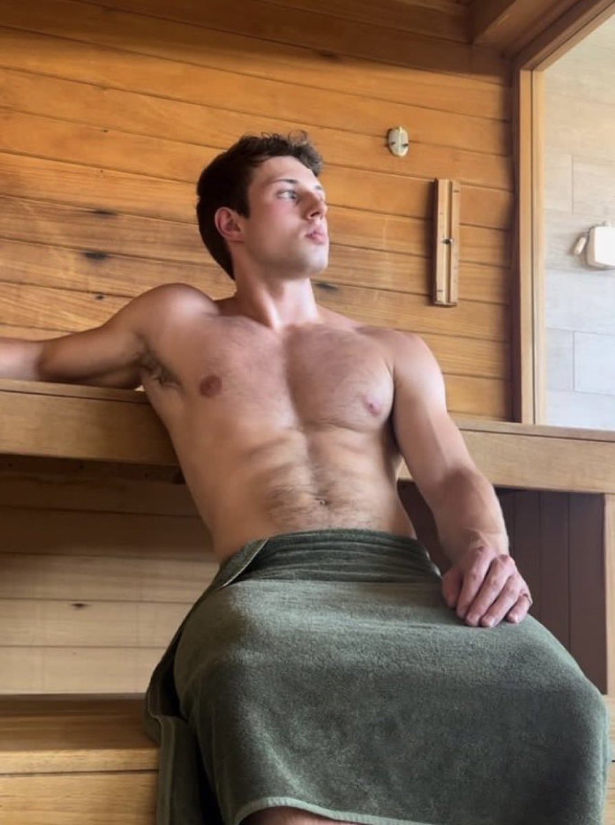 TezzaBelle88's tweet photo. Hope you’ve all had an excellent Tuesday 🙂

#TowelTuesday #JacobWard https://t.co/398ldK1KDP