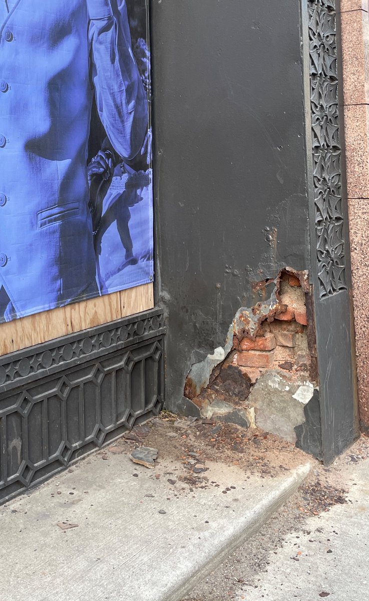 MandyCMetcalf's tweet photo. The Rockefeller Building is arguably one of the most historic in Cleveland and we are just letting the facade crumble onto the sidewalk https://t.co/0EQx8ZvZHJ