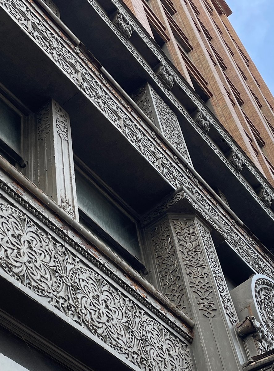 MandyCMetcalf's tweet photo. The Rockefeller Building is arguably one of the most historic in Cleveland and we are just letting the facade crumble onto the sidewalk https://t.co/0EQx8ZvZHJ