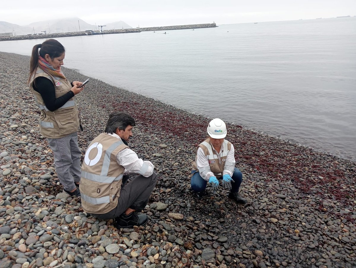 OEFAperu's tweet photo. 📢| #OEFAinforma
📍#Callao
OEFA verifica presencia de hidrocarburos en playa de La Punta.
✅ Especialistas del OEFA realizaron monitoreo en agua. 
📰 Lee la nota aquí: https://t.co/mv1fN2TjS5 https://t.co/hXBBlv5f2W
