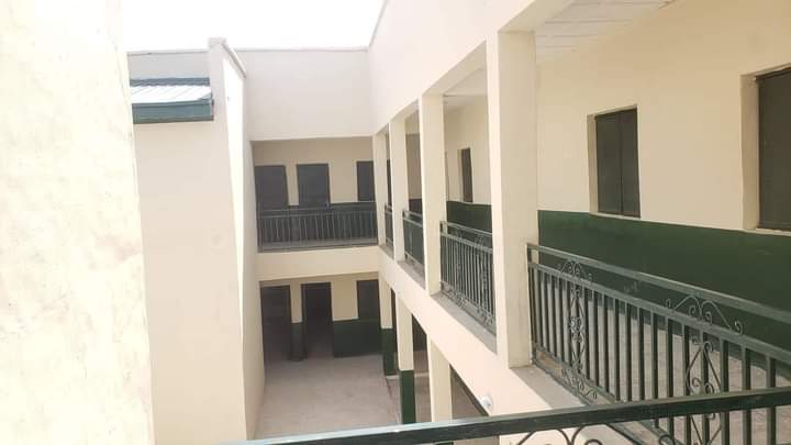 The Almajiri Integrated Quranic Education Center in Kaura-Namoda LGA was officially commissioned by the former Governor of Zamfara State, Mamuda Aliyu Shinkafi. The school was established by H.E. @daudalawal_ & it was equipped with modern state of the art.
#RescueZamfara