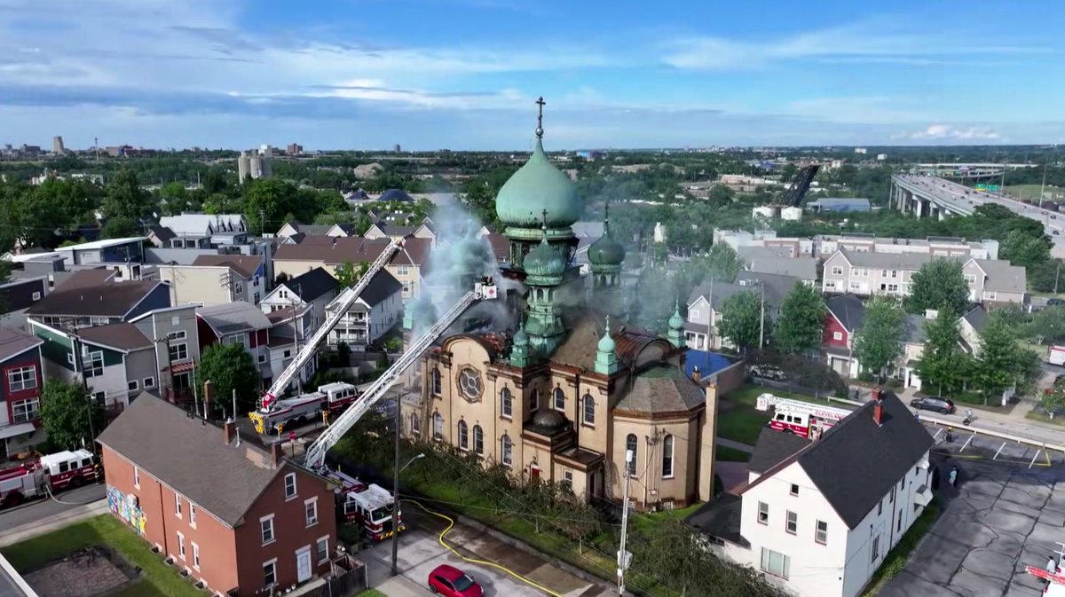 Crews worked to put out the flames at St. Theodosius Orthodox Cathedral in Cleveland's Tremont neighborhood

The 112-year-old building, placed on the National Register of Historic Places in 1974, was made famous in the movie 'The Deer Hunter.'
 
Read: wkyc.com/article/news/l…