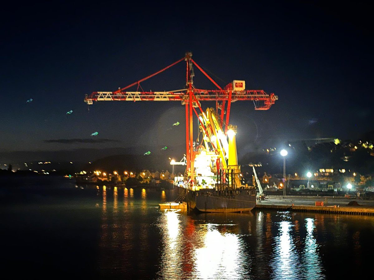 A super nighttime image taken of the first @Liebherr STS Crane having been lifted aboard the @JumboMaritime vessel Jumbo Jubilee. 
The crane erected in the @DoyleShipping Cork Dockyard will soon begin its journey to its new home in the Port of Greenock. 
📸 Tony Mulcahy