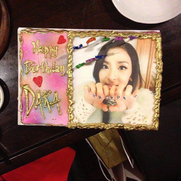 #투애니원 ♡ dara birthday photos from 2012 

2ne1 sandara park