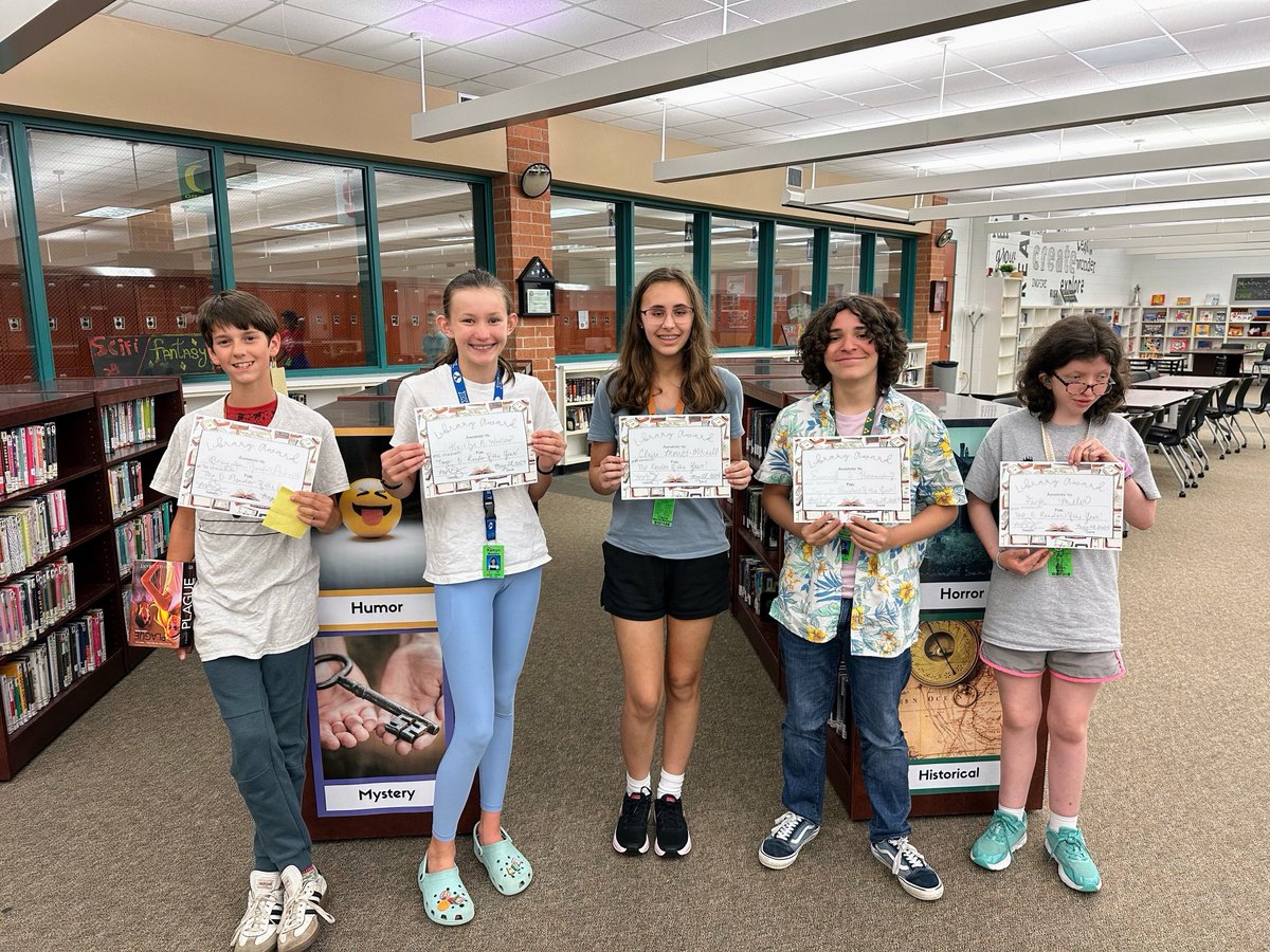 We celebrated our top 5 library patrons of the year in the RMS Library!! Together they checked out nearly 450 books! ⁦@HumbleISD_RMS⁩ ⁦@HumbleISD⁩