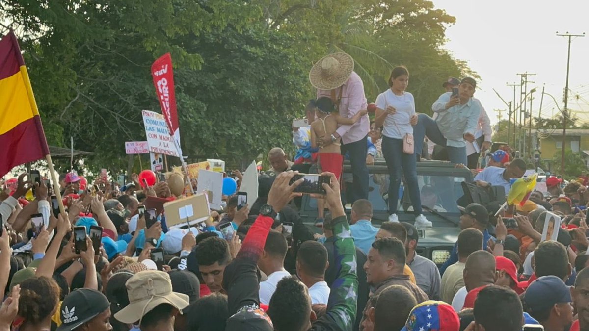 madeleintlSUR's tweet photo. Así fue recibido el presidente @NicolasMaduro en Tucupita Delta Amacuro https://t.co/cmNBhbMKW3