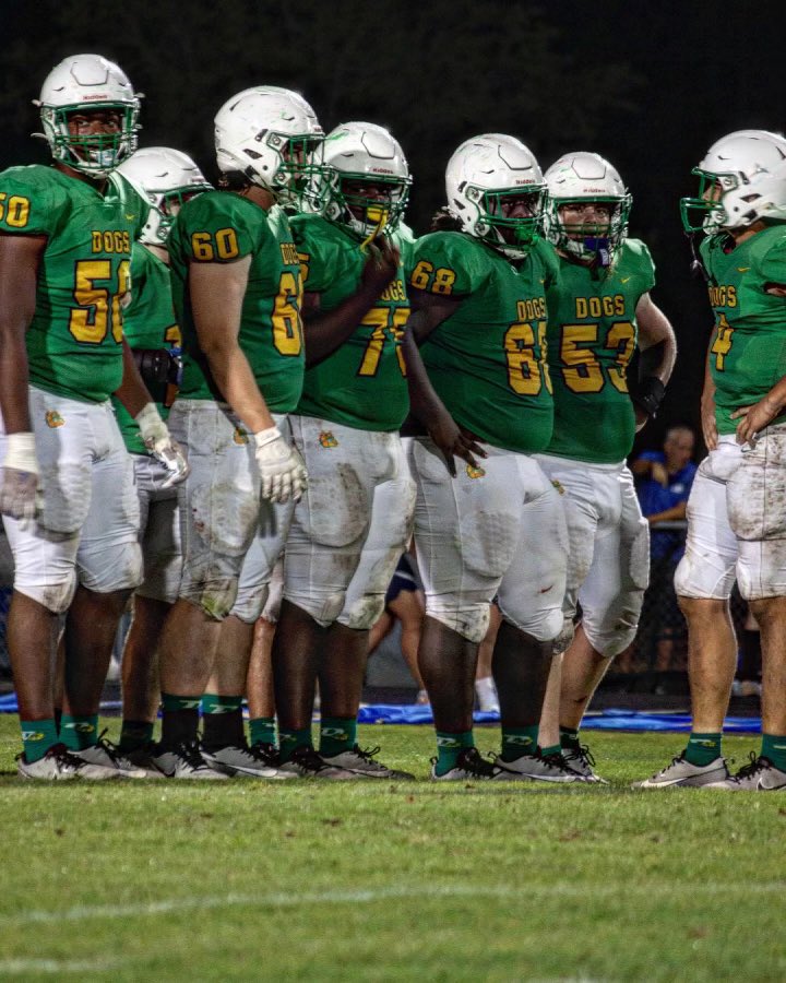 Blessed to have these DAWGS up front! #biggreenwall @coachpoyner @stephone_ross @samtrivettjr @Gerald_Logan9 @DamonReddick68 @Matthewpica61