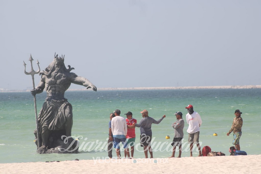 “Poseidón” llega al mar de Progreso 🔱

Un nuevo atractivo llegó al puerto de #Progreso, en Yucatán, para hacer aún más llamativo el espacio del Malecón Internacional: una estatua de “Poseidón”, el dios del mar para los griegos.

El atractivo tomó por sorpresa a las y los