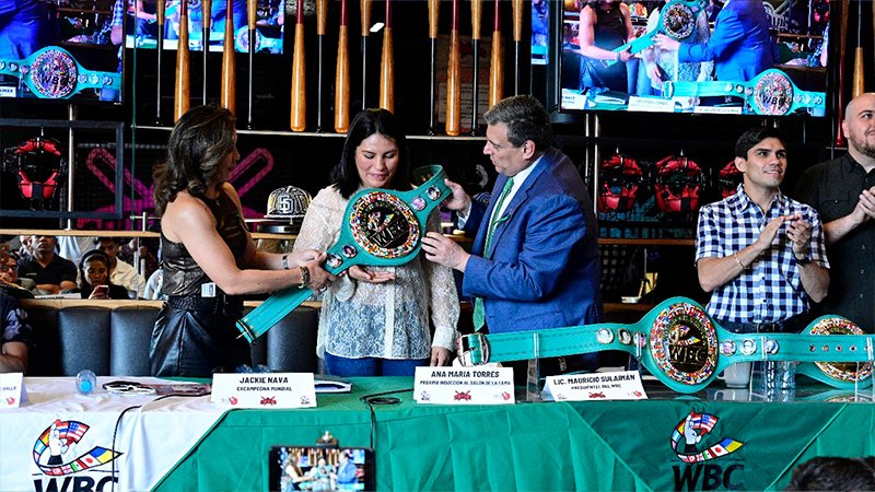 Ana María Torres Receives Heartfelt Homage from the WBC wbcboxing.com/en/ana-maria-t…